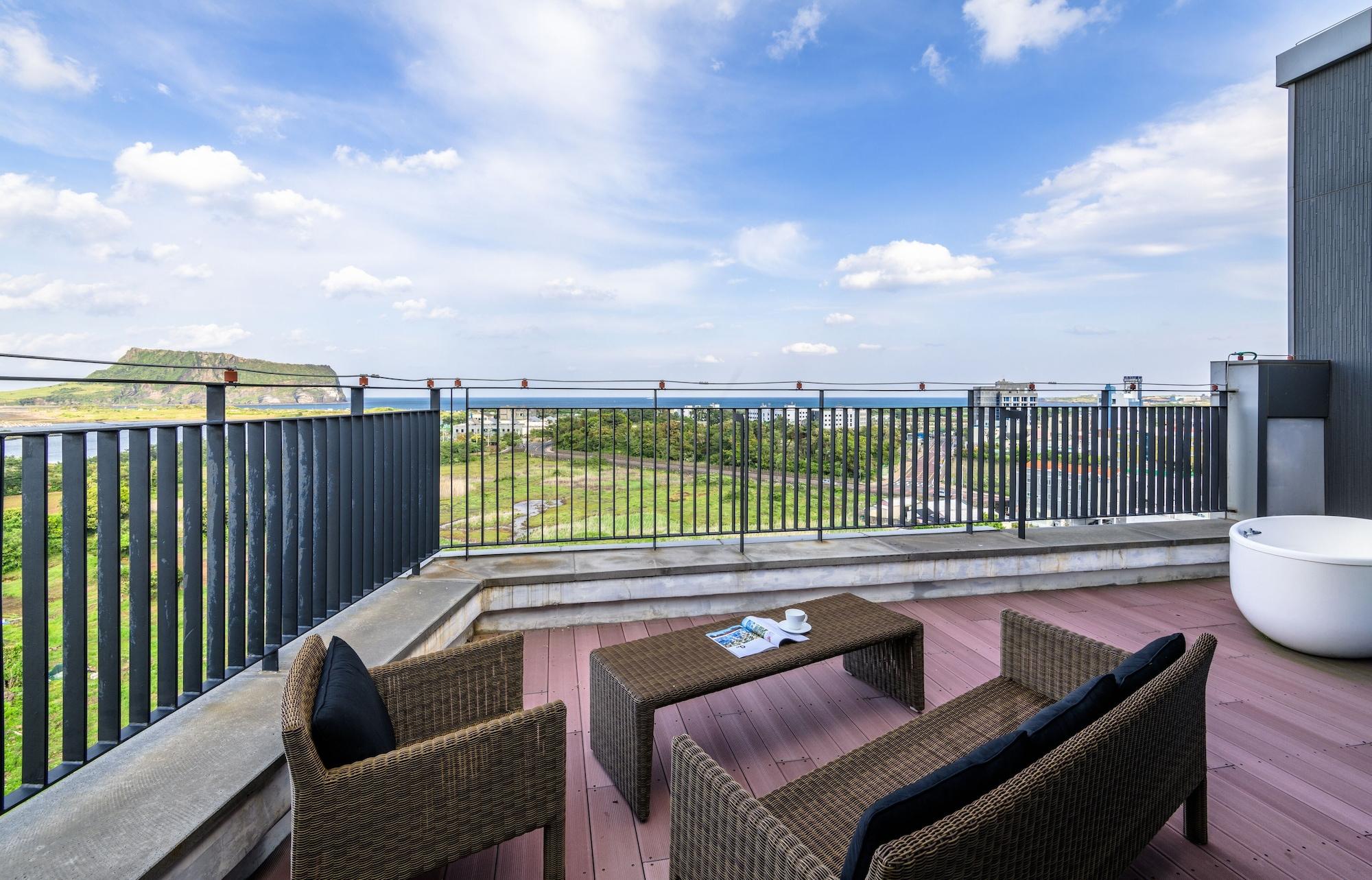 Brown Suites Hotel And Resort Jeju Extérieur photo