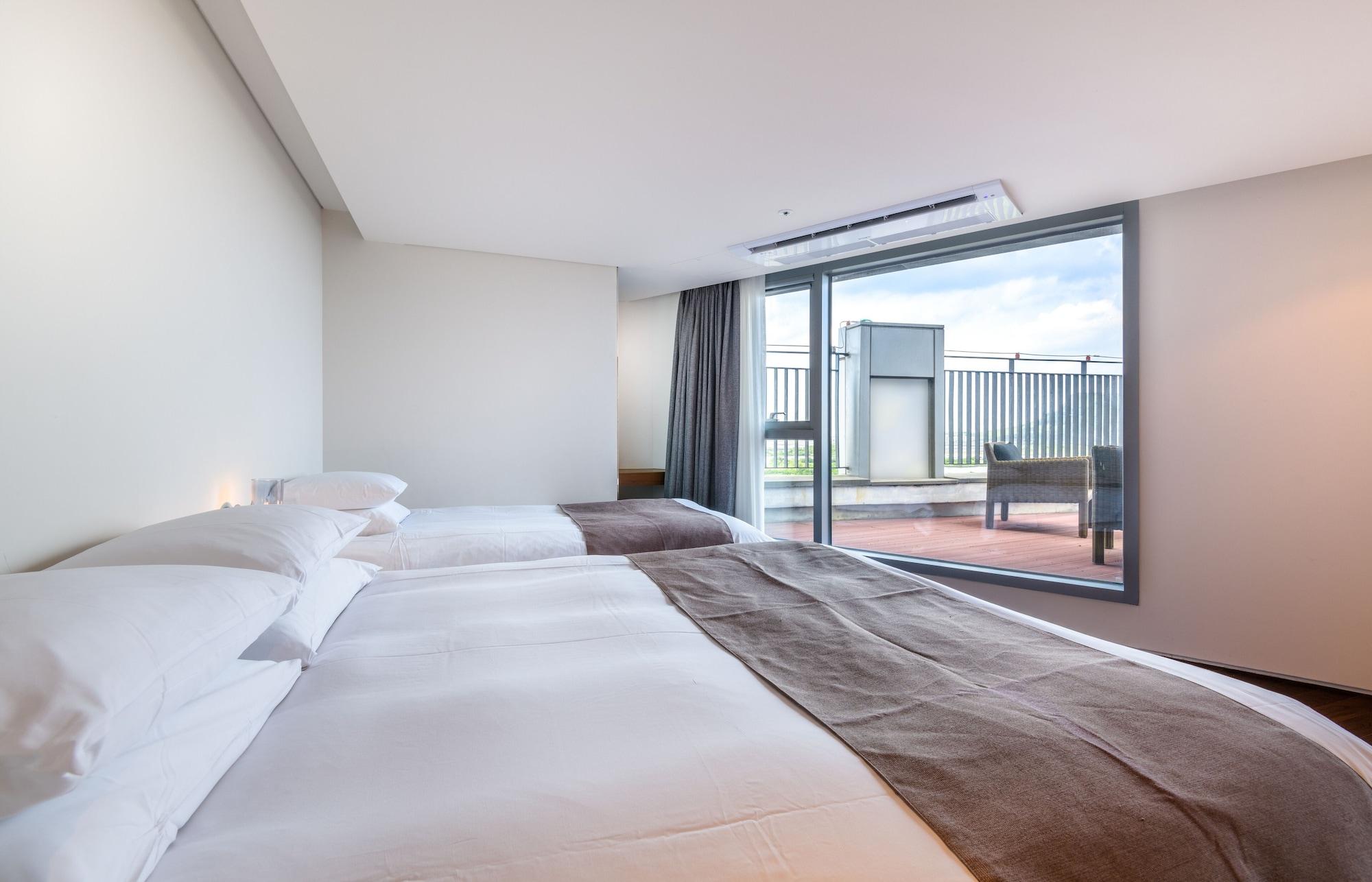 Brown Suites Hotel And Resort Jeju Extérieur photo
