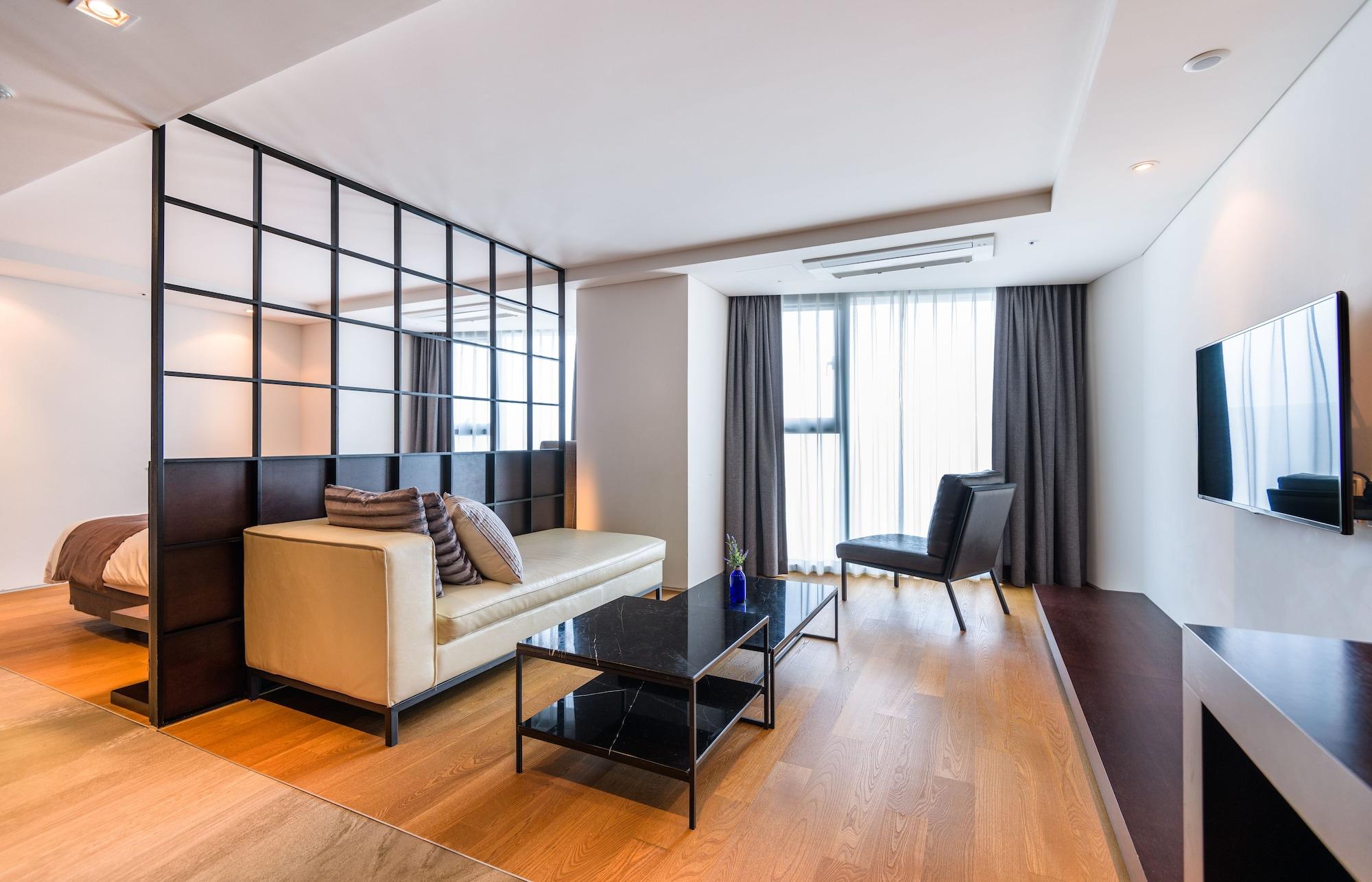 Brown Suites Hotel And Resort Jeju Extérieur photo