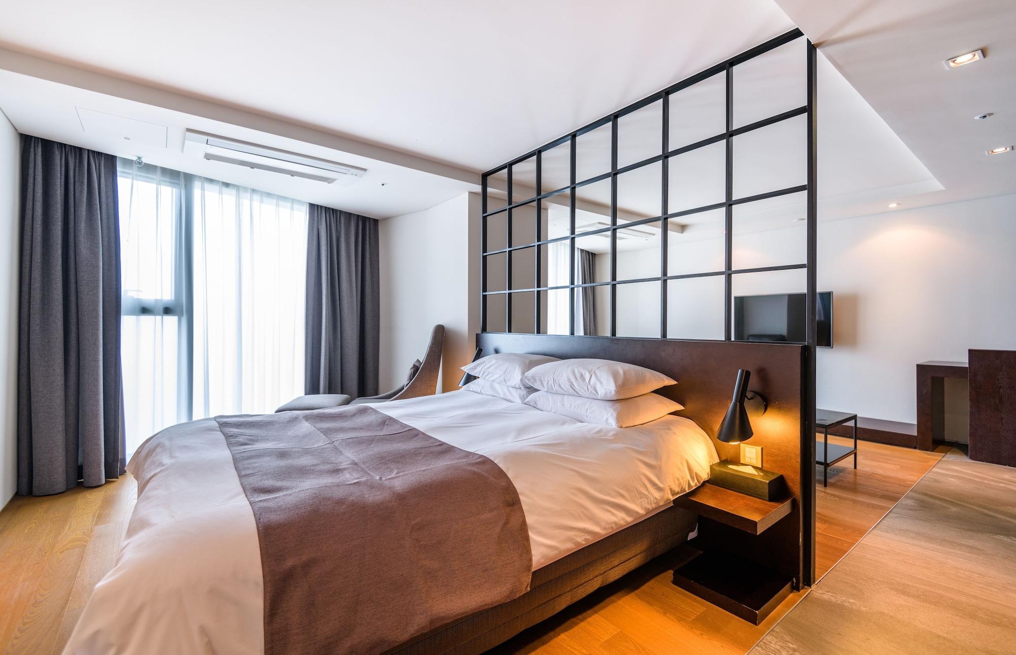 Brown Suites Hotel And Resort Jeju Extérieur photo