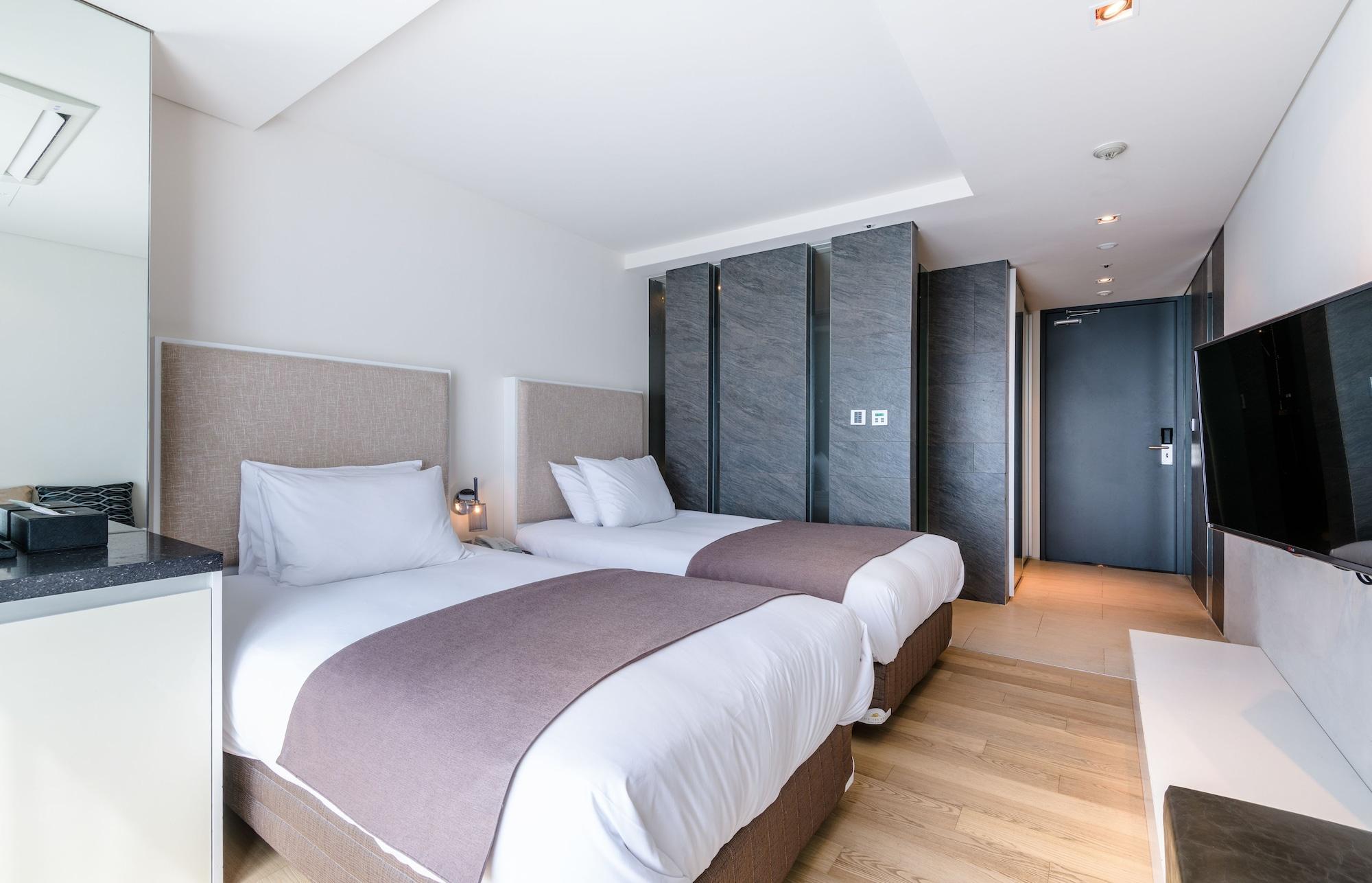 Brown Suites Hotel And Resort Jeju Extérieur photo
