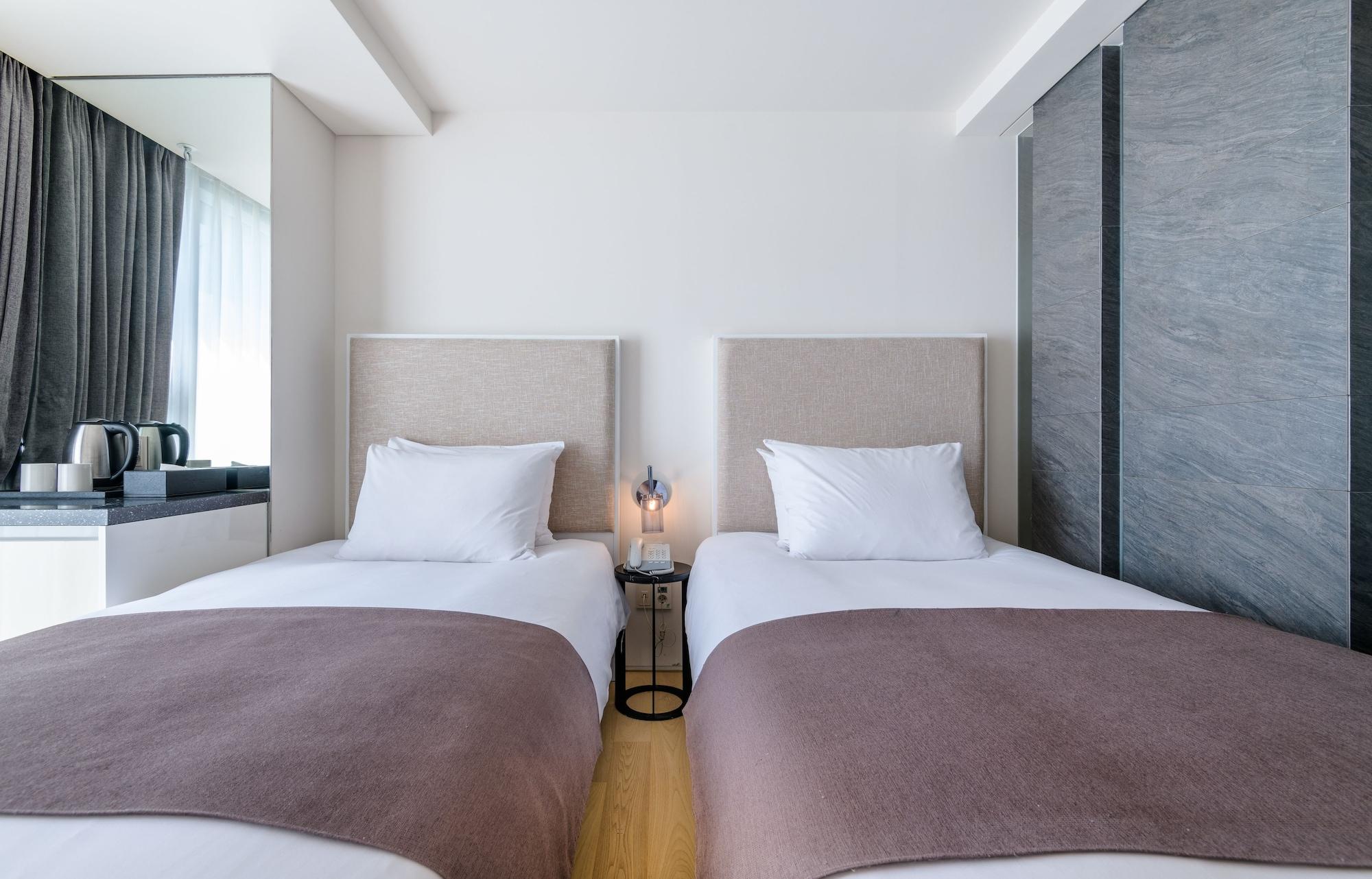 Brown Suites Hotel And Resort Jeju Extérieur photo