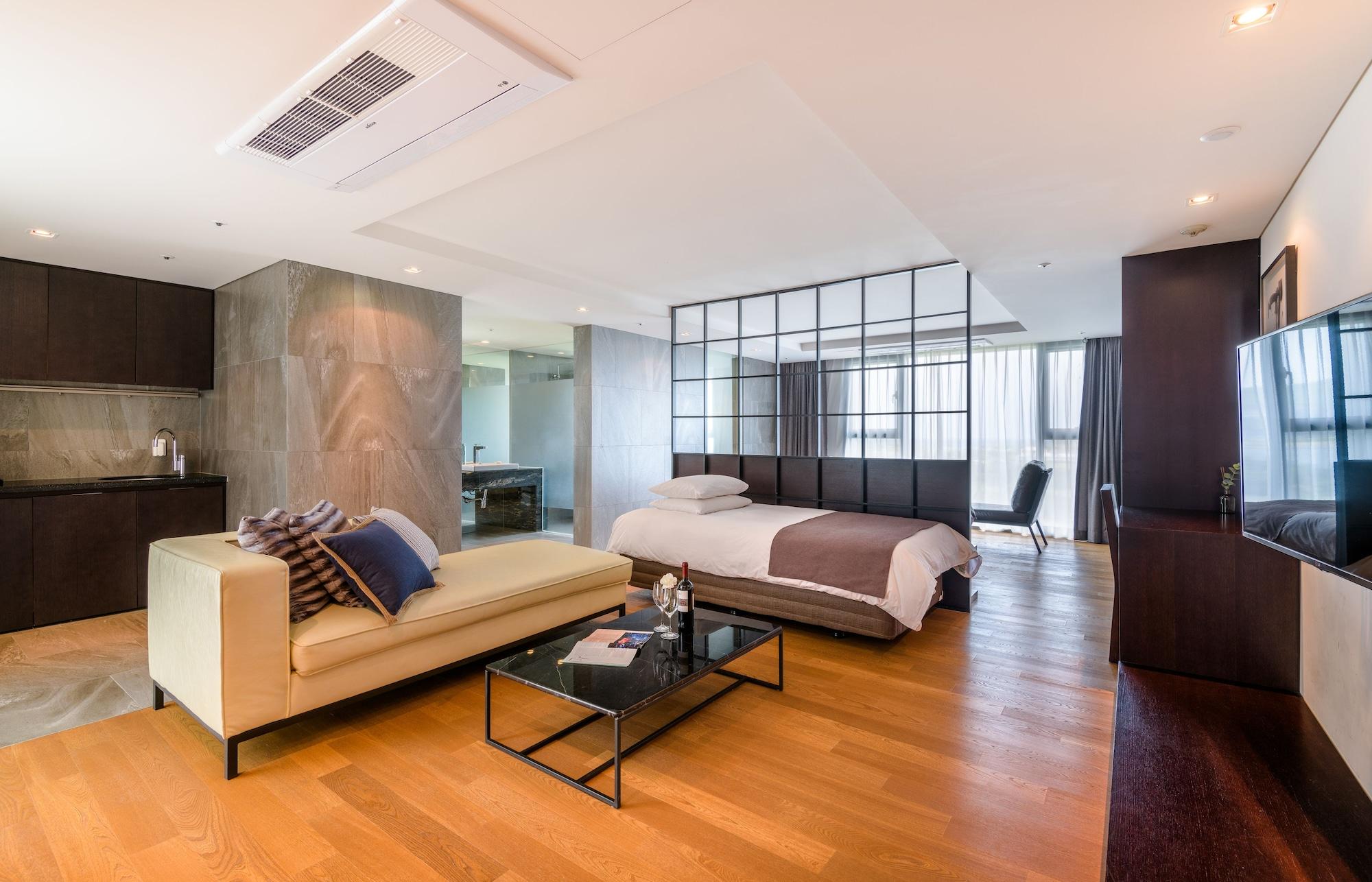 Brown Suites Hotel And Resort Jeju Extérieur photo