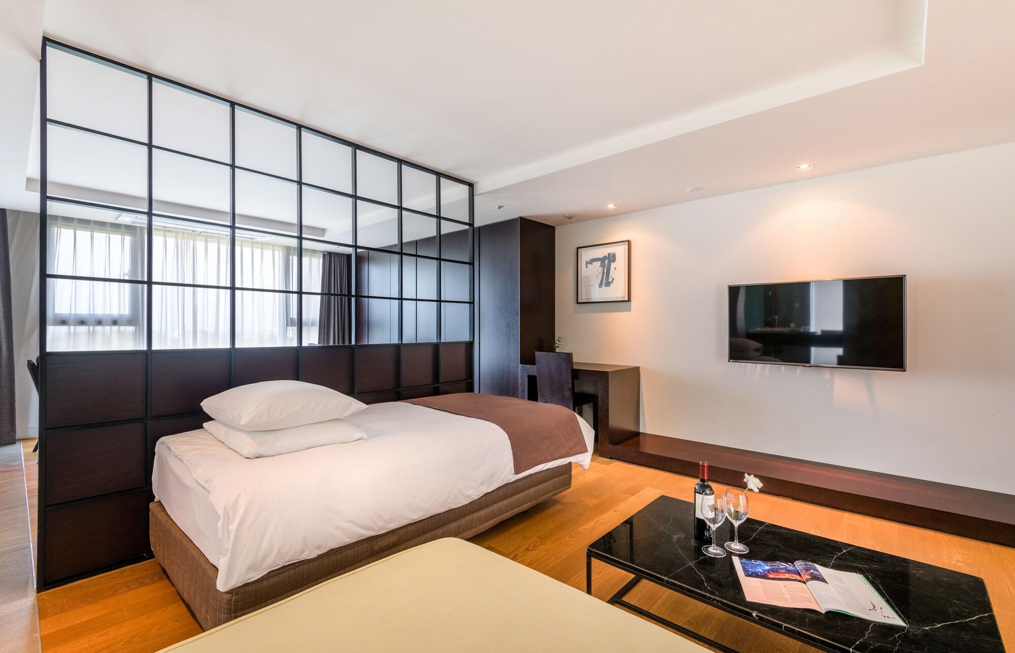 Brown Suites Hotel And Resort Jeju Extérieur photo