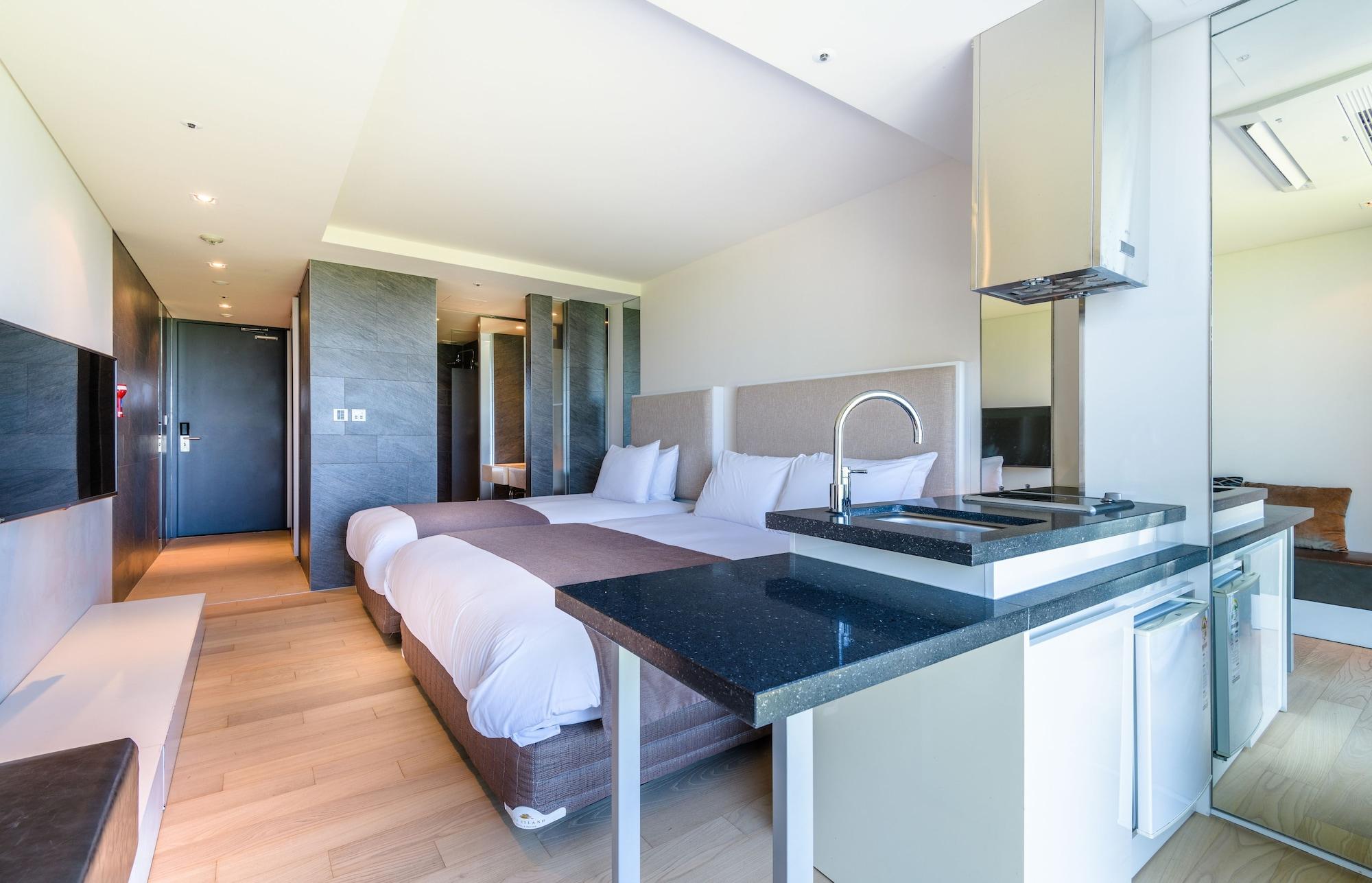 Brown Suites Hotel And Resort Jeju Extérieur photo