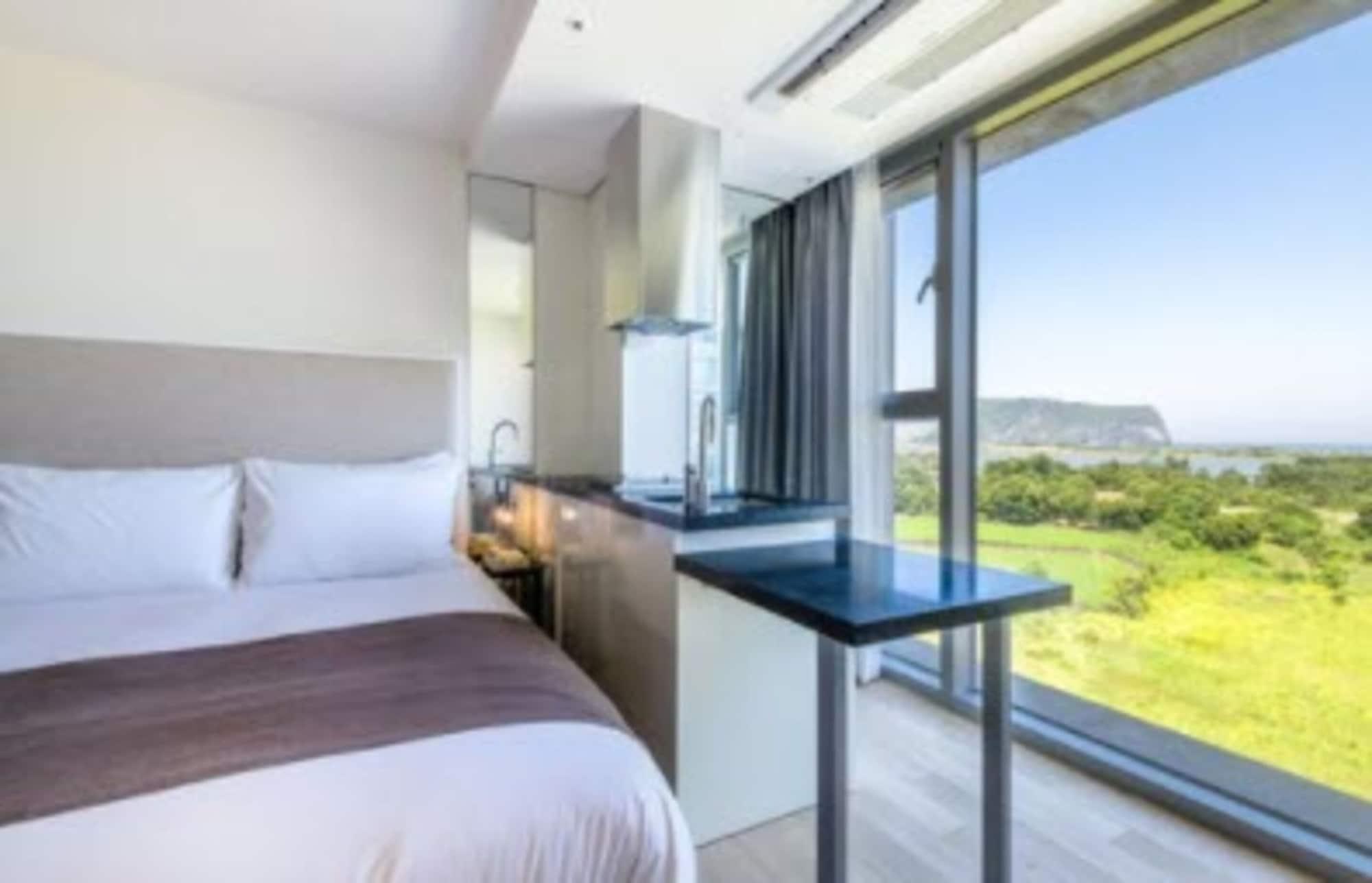 Brown Suites Hotel And Resort Jeju Extérieur photo