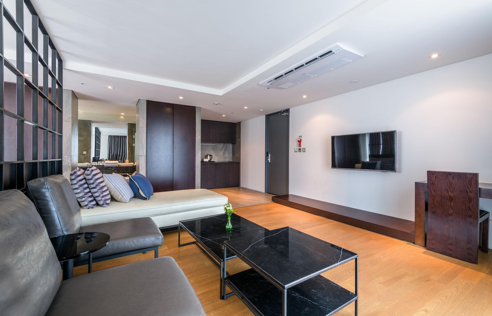Brown Suites Hotel And Resort Jeju Extérieur photo