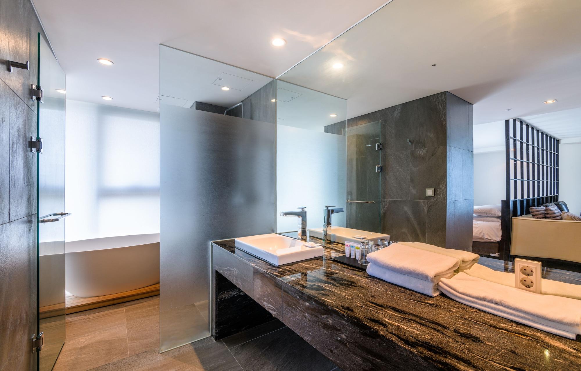 Brown Suites Hotel And Resort Jeju Extérieur photo