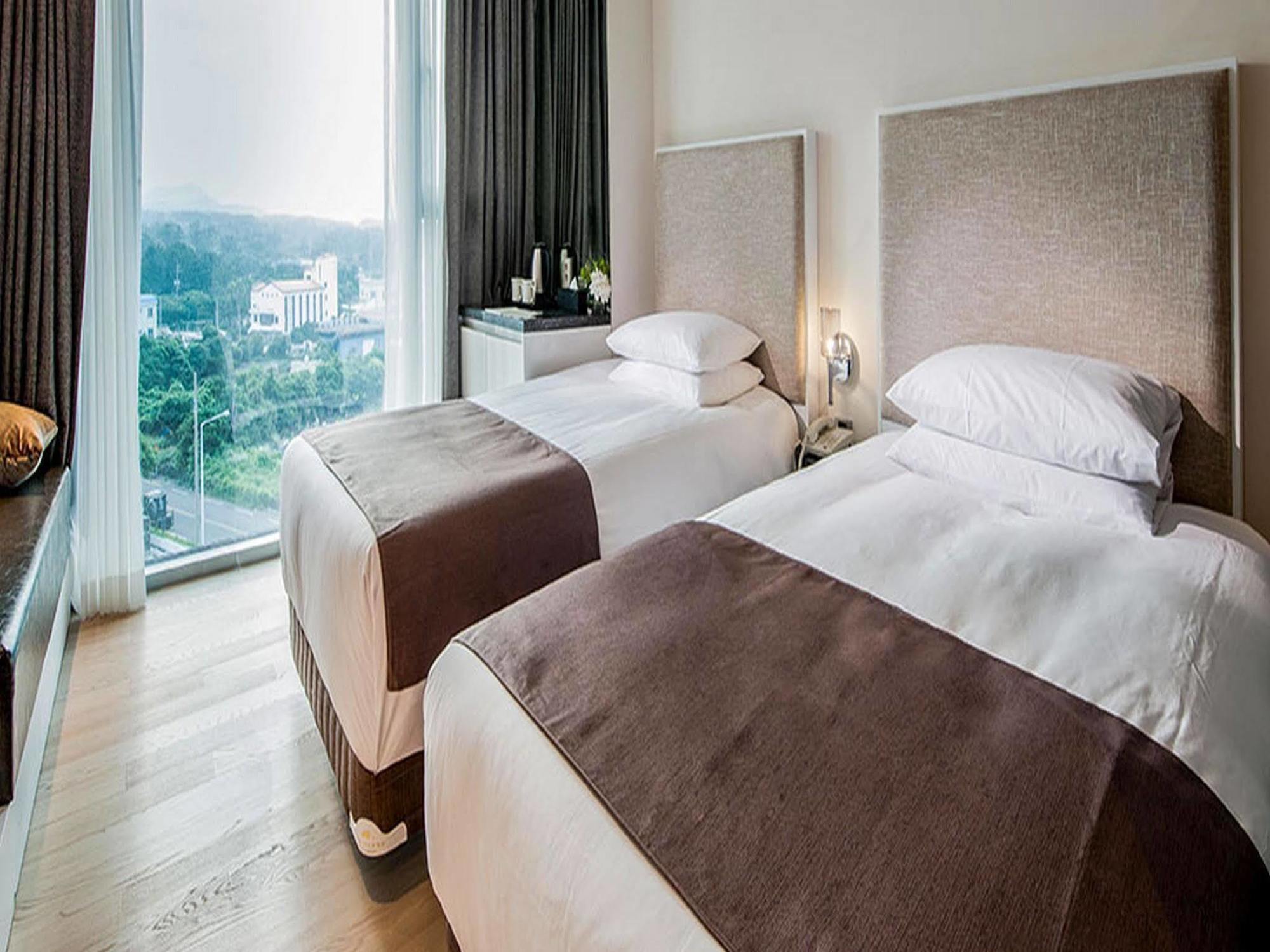 Brown Suites Hotel And Resort Jeju Extérieur photo