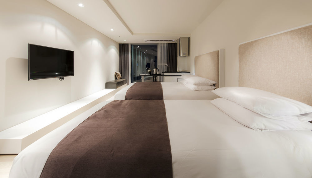 Brown Suites Hotel And Resort Jeju Extérieur photo