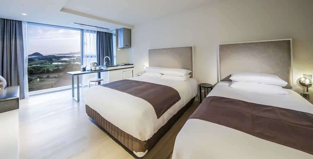 Brown Suites Hotel And Resort Jeju Extérieur photo