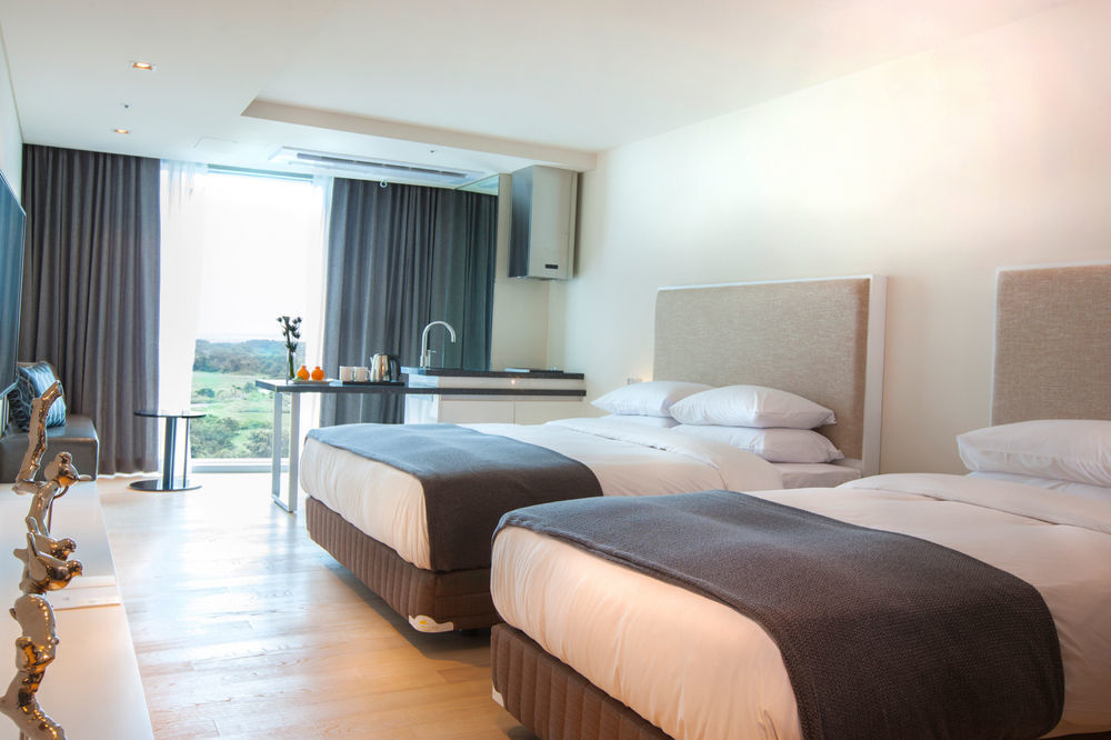 Brown Suites Hotel And Resort Jeju Extérieur photo