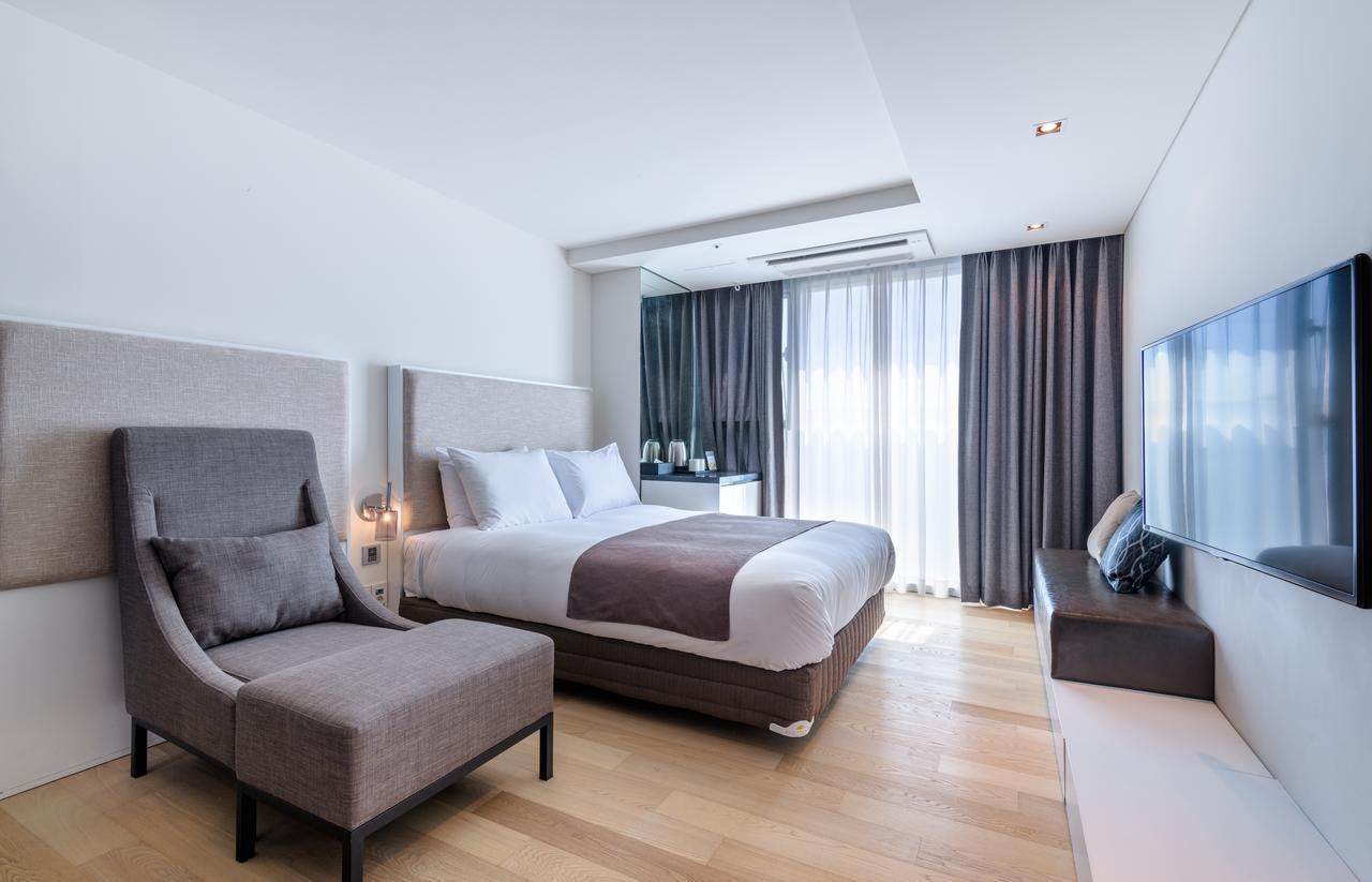 Brown Suites Hotel And Resort Jeju Extérieur photo